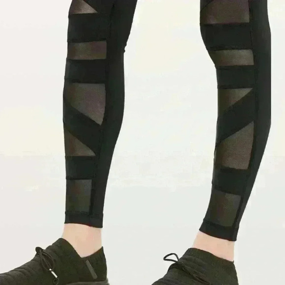 Lululemon Wunder Under Pant (Hi-Rise) *Tech Mesh 28"
Black - Picture 9 of 12